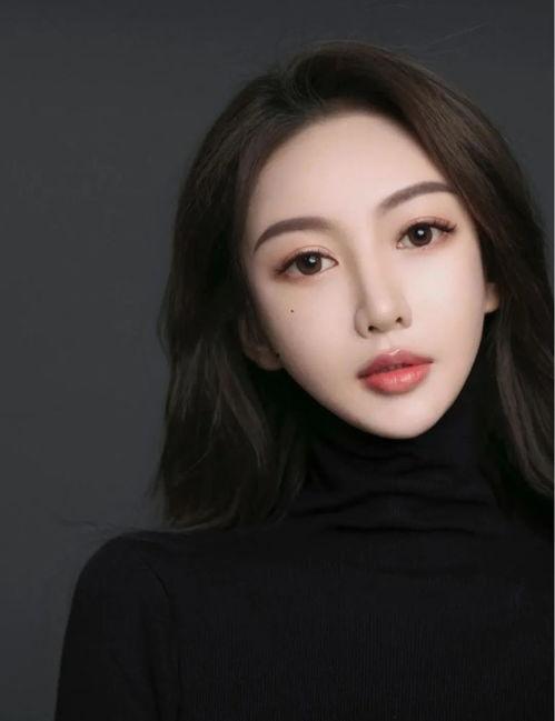 2020网红个人写真图,光影交织下的时尚风采