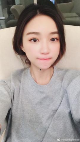 雪梨网红最近,时尚穿搭达人，揭秘潮流趋势与生活态度