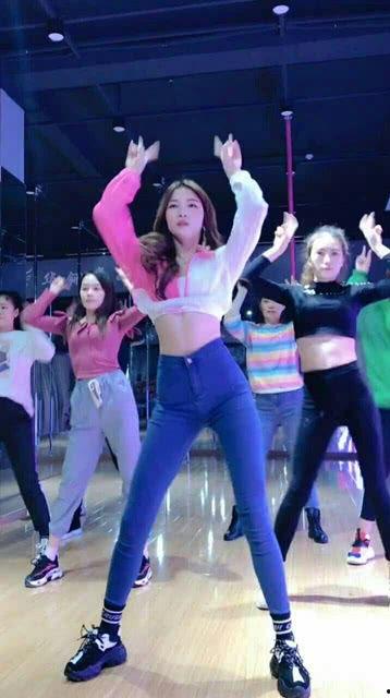 最近有什么网红的舞蹈,挑战全民跟跳热潮