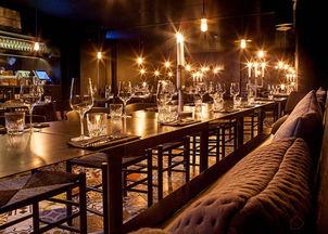 酒吧网红玻璃柜子,揭秘隐藏在透明诱惑背后的故事