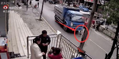 横穿马路爆料视频播放